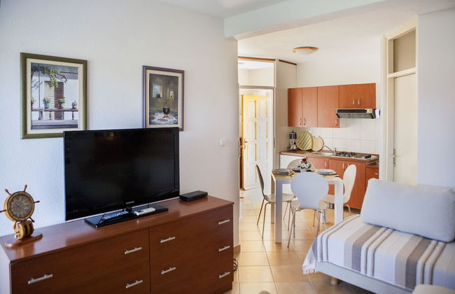 A1 - apt w. Terrace, Just 3 min Walk to the Beach - Foto 11