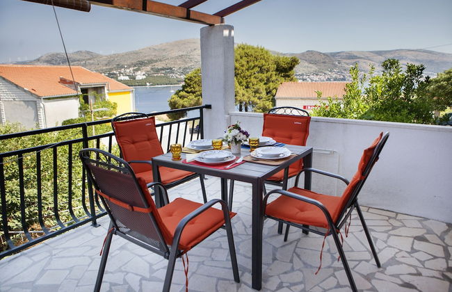 A1 - apt w. Terrace, Just 3 min Walk to the Beach - Foto 12