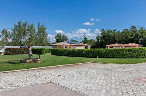 Photo 33 - Classy Mobile Home in Banjole With Garden