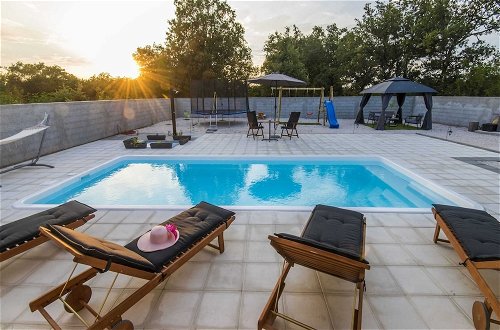 Foto 28 - Beautiful Villa With Private Swimming Pool