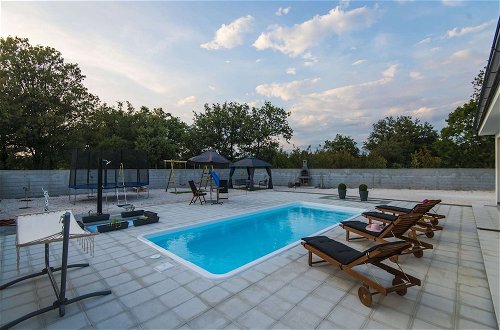Photo 18 - Beautiful Villa With Private Swimming Pool