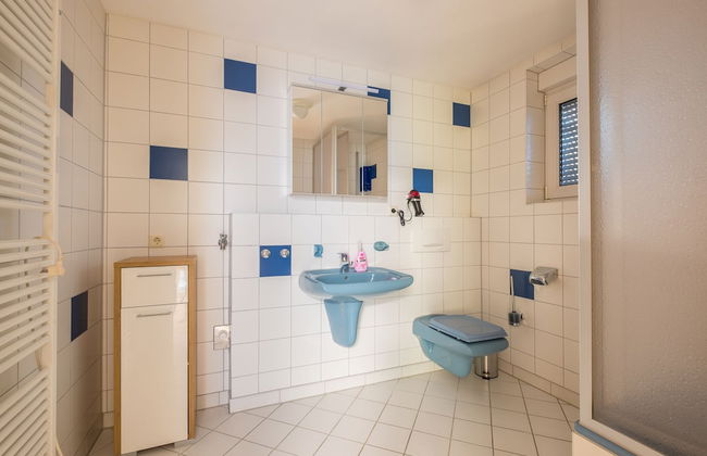 Awad's Yellow Apartment - Photo 10