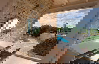 Foto 2 - Beautiful Villa With Garden, Private Heated Pool, Whirlpool, Sauna, Near Rovinj