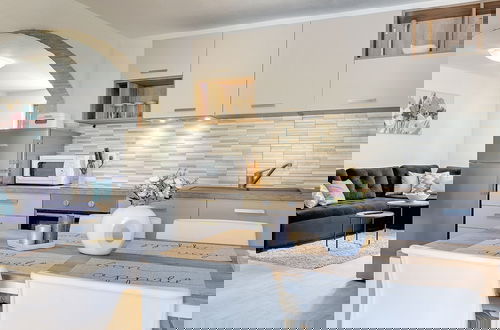 Foto 8 - Modern Holiday Home in Medulin With Pool