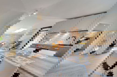 Foto 6 - Modern Holiday Home in Medulin With Pool