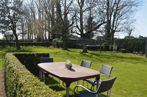 Photo 17 - Spacious Holiday Home in Ruiselede With a Garden