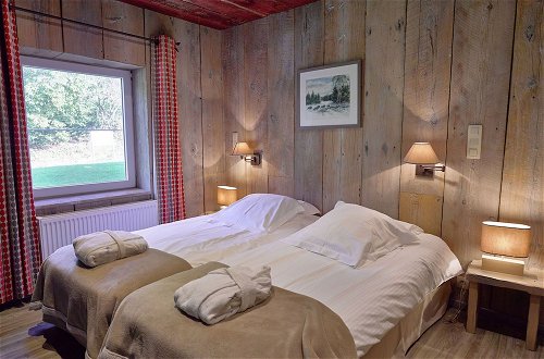 Foto 4 - Comfortable Chalet With Indoor Pool, Hammam and Sauna Near Stoumont