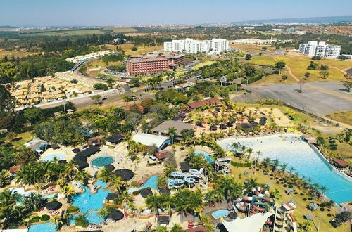 Foto 41 - Frente ao Parque da Lagoa Quente, Apto particular com varanda e vista piscinas, com tela de proteção