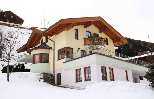 Sunlit Apartment near Ski Area in Hüttschlag - Foto 1