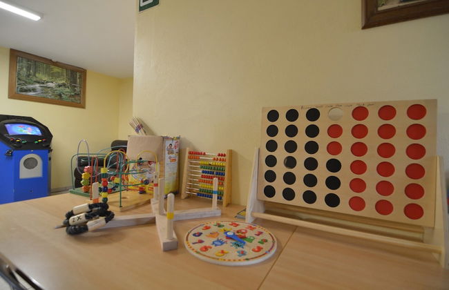 Combine City & Countryside in Well Kept House With Many Games, Next to a Farm - Foto 27