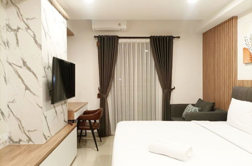 Photo 4 - Comfort And Simply Look Studio Room At Mataram City Apartment