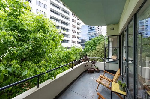 Photo 15 - Mid-century 1 Bedroom Apartment on Albert Park With Parking