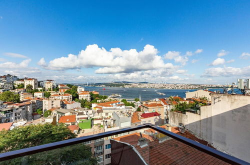 Photo 22 - Central Apartment With Bosphorus View in Cihangir