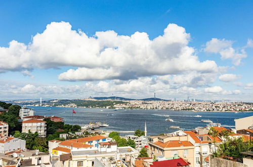 Photo 26 - Central Apartment With Bosphorus View in Cihangir