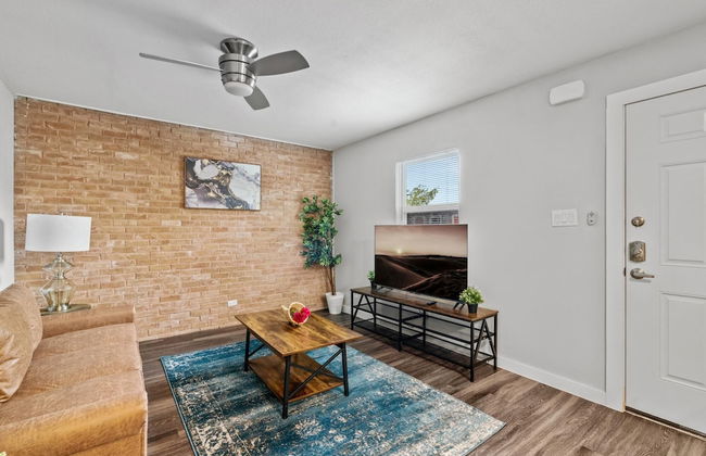 Modern 2BR Near UT Hyde Park Evonify - Foto 5