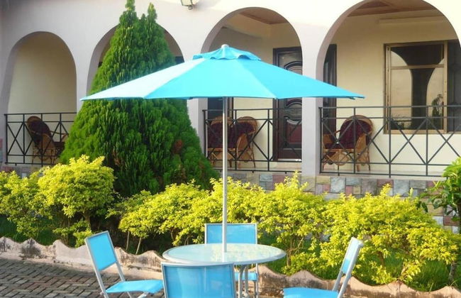 3 Bed House Sleeps 6 - Parking, Wifi, Generator - Foto 1