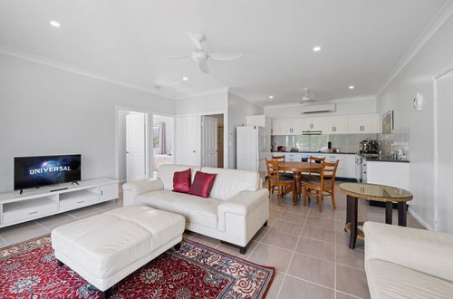 Photo 2 - Cardwell Seascape Apartments