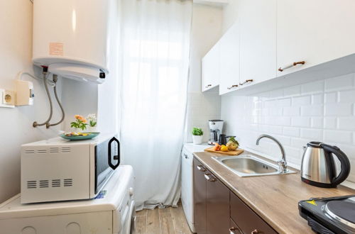 Photo 13 - Colorful Flat With Excellent Location Near Trendy Attractions in Kadikoy