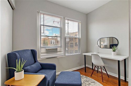 Photo 18 - Classic & Charming 2BR Apt in Lincoln