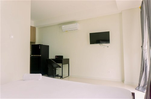 Photo 3 - Luxury Studio At Daan Mogot City Apartment