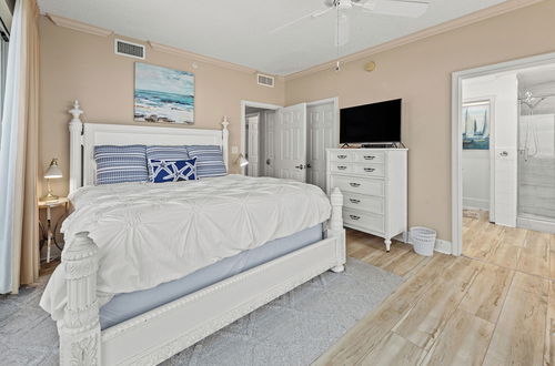 Photo 3 - Elegant 4BD 4Ba With Stunning Ocean Views and Direct Beach & Pool Access