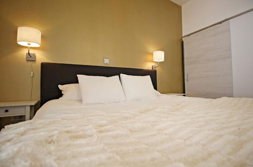 Photo 2 - Luxury Apartments Gold and Grey