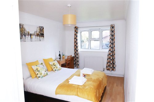 Foto 3 - Lovely 2-bed Apartment in Harrow