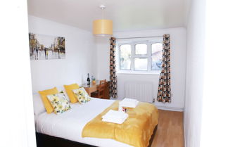 Photo 3 - Lovely 2-bed Apartment in Harrow