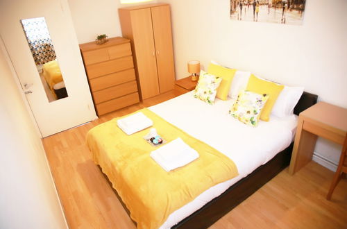 Photo 5 - Lovely 2-bed Apartment in Harrow