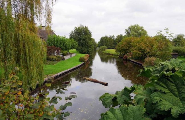 Group Home in Giethoorn With Waterside Terrace - Foto 30