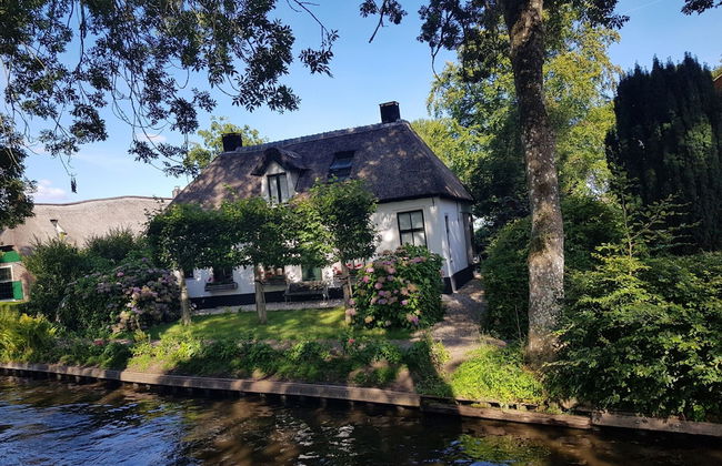 Group Home in Giethoorn With Waterside Terrace - Foto 31