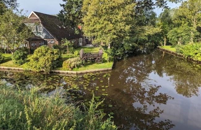 Group Home in Giethoorn With Waterside Terrace - Foto 28