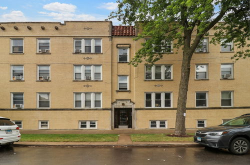 Photo 16 - Alluring 2BR Apt in Old Irving Park