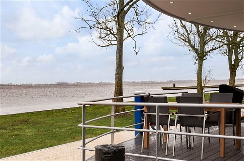 Photo 10 - Luxury Houseboat With Roof Terrace and Stunning Views Over the Sneekermeer