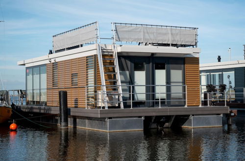 Photo 25 - Luxury Houseboat With Roof Terrace and Stunning Views Over the Sneekermeer