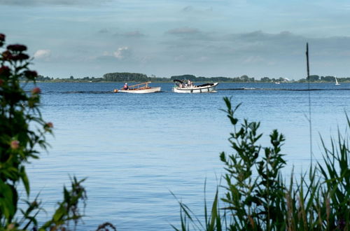 Photo 23 - Luxury Houseboat With Roof Terrace and Stunning Views Over the Sneekermeer