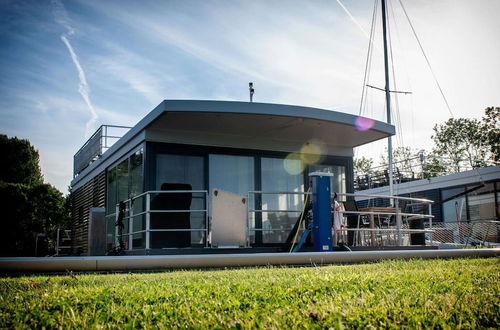 Foto 31 - Houseboat With Roof Terrace and Beautiful View