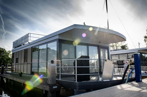 Foto 28 - Luxury Houseboat With Roof Terrace and Stunning Views Over the Sneekermeer