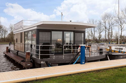 Photo 27 - Luxury Houseboat With Roof Terrace and Stunning Views Over the Sneekermeer