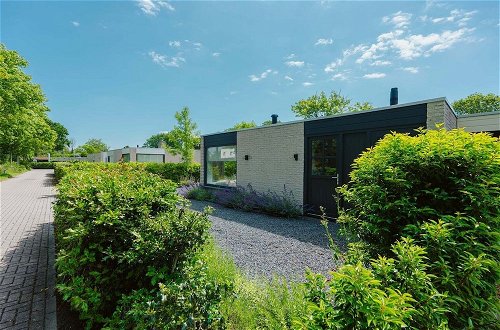 Foto 39 - Attractively Furnished Bungalow is Within Walking Distance From the Beach Ouddorp