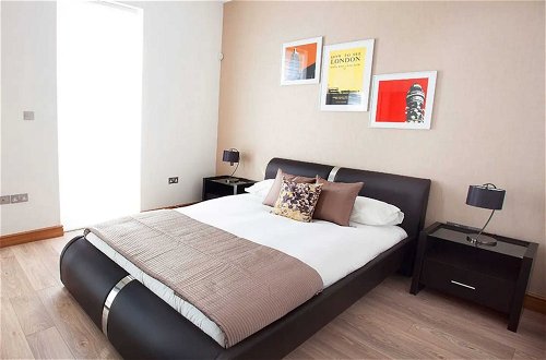 Photo 3 - Impressive 2 Bedroom Luxury Flat in Chelsea