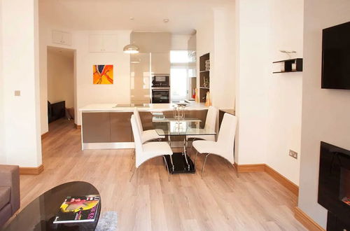 Foto 14 - Impressive 2 Bedroom Luxury Flat in Chelsea