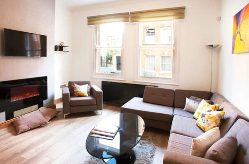 Photo 16 - Impressive 2 Bedroom Luxury Flat in Chelsea