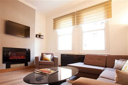 Photo 18 - Impressive 2 Bedroom Luxury Flat in Chelsea