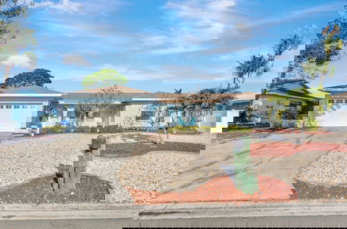 Foto 45 - Waterfront Pool House