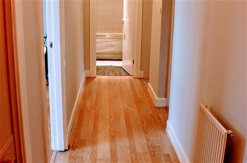 Photo 4 - 2 Bedroom Penthouse Apartment in Leafy City Centre