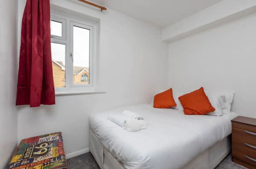 Photo 3 - 1 Bedroom Light Studio Flat in Surrey Quays