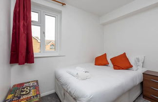 Photo 3 - 1 Bedroom Light Studio Flat in Surrey Quays