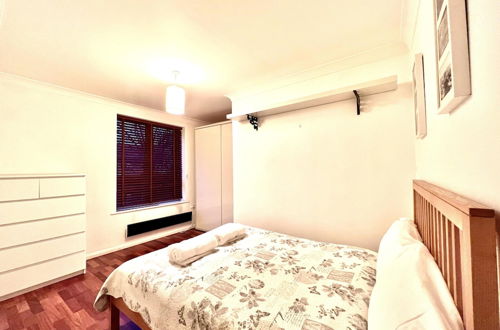 Photo 3 - Lovely 1-bed Apartment in London by the Harbour