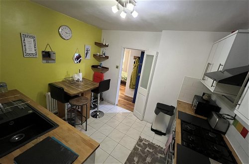 Photo 10 - Specious 2 x Double Bedroom Flat in London E18